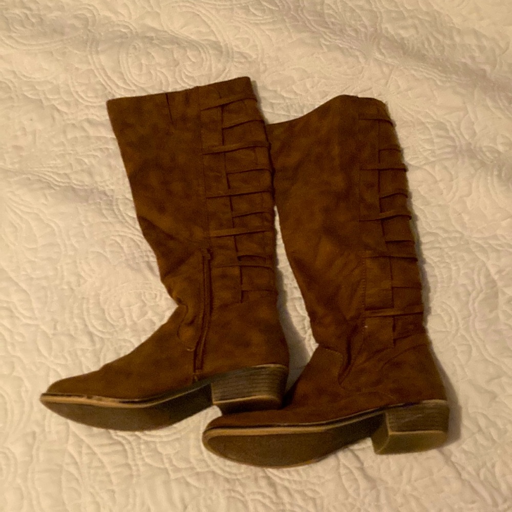 Brown short heeled boots